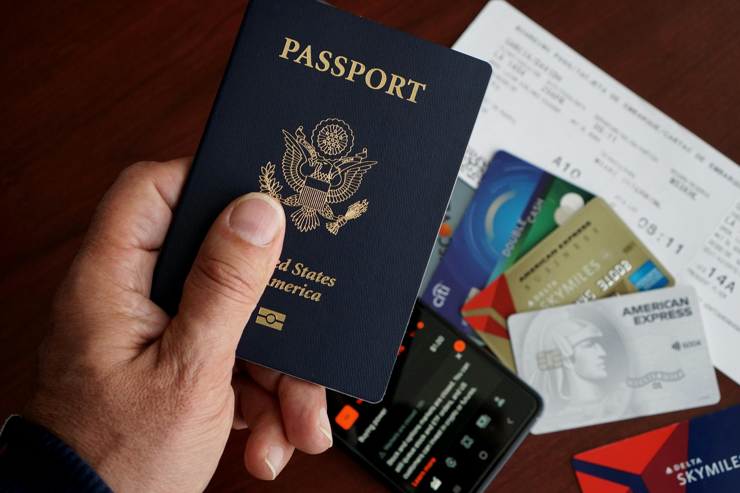 Best Banks for Living Abroad: Top Picks for Expats