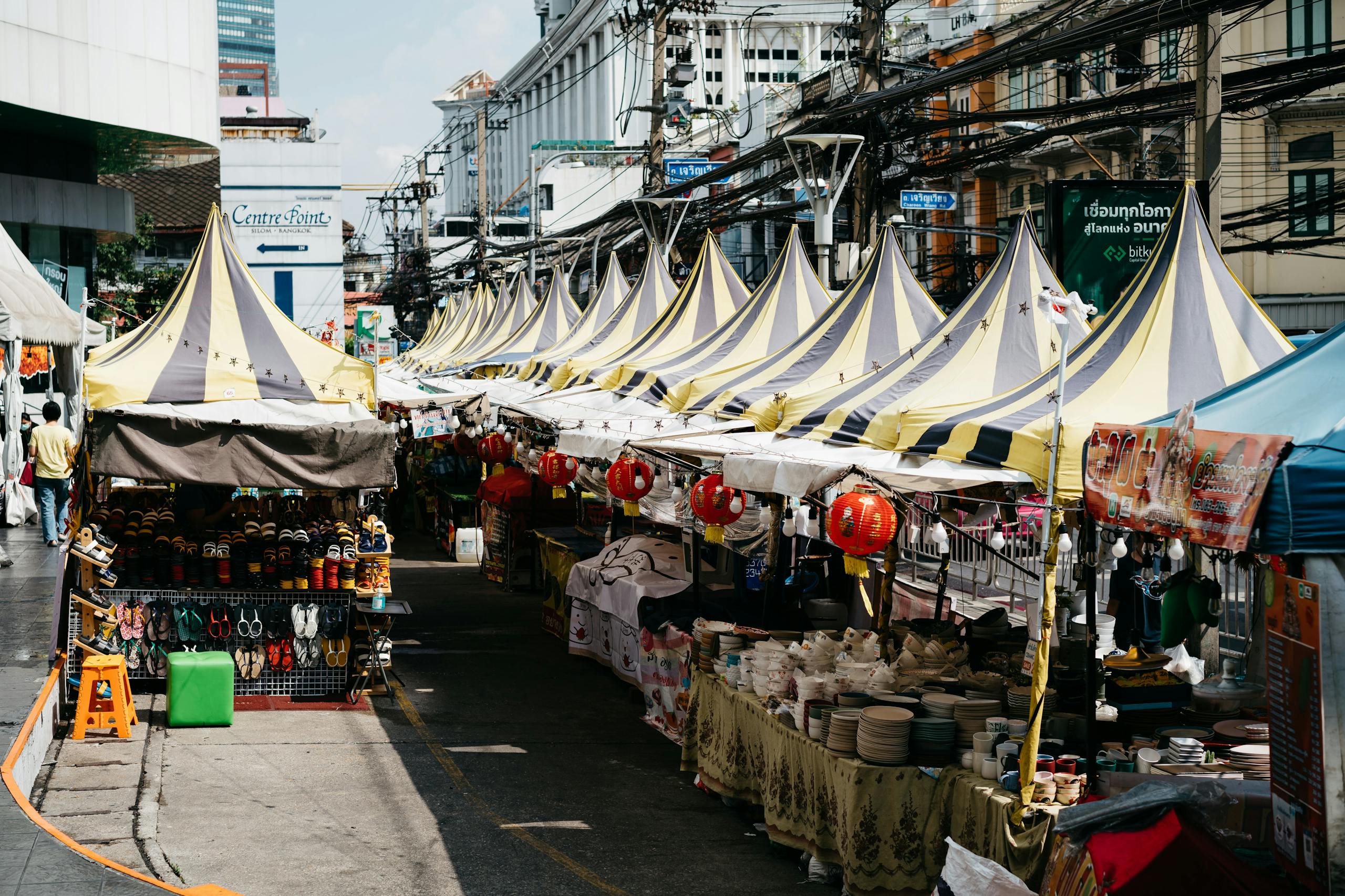 Bangkok Thailand street market - affordable cost of living for digital nomads