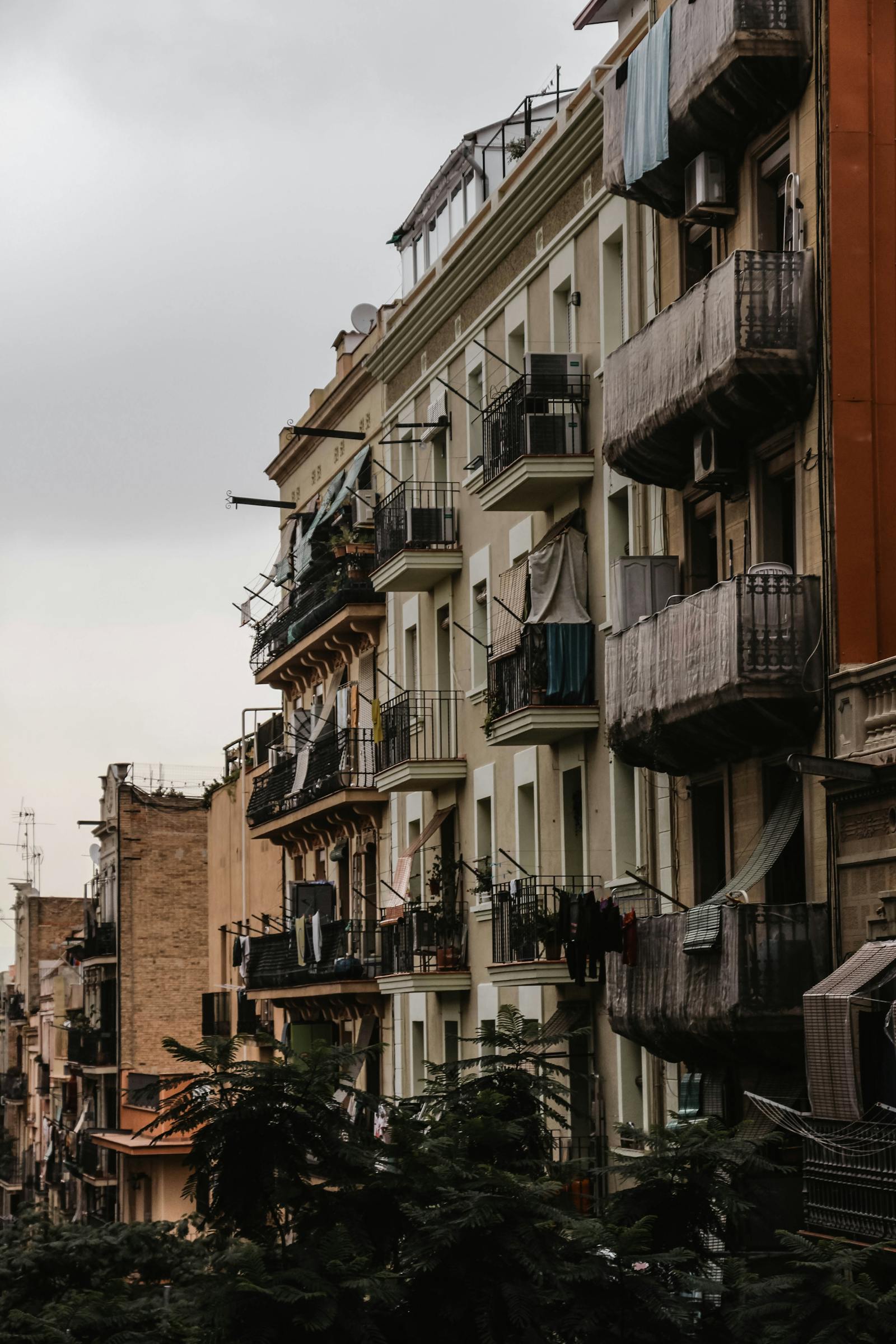 Spain digital nomad visa guide - Spanish architecture and culture for American remote workers