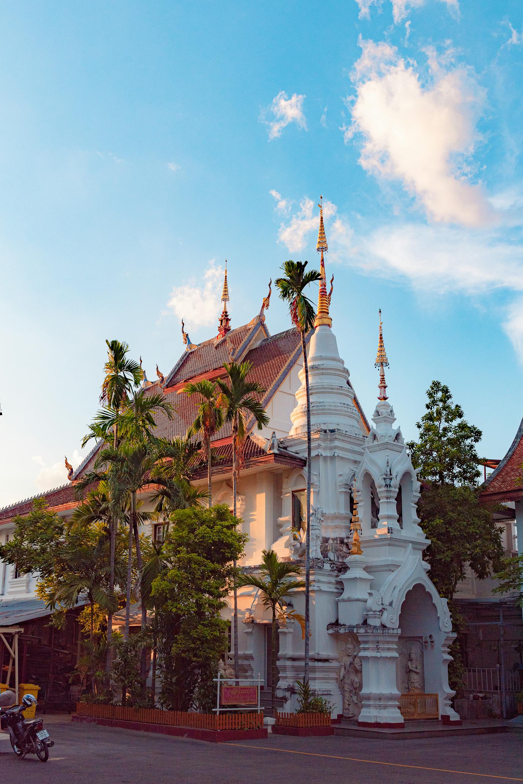 Moving to Thailand as an American: The Complete 2026 Guide 2 Moving to Thailand as an American - stunning view of Wat Chiang Man temple in Chiang Mai at sunset
