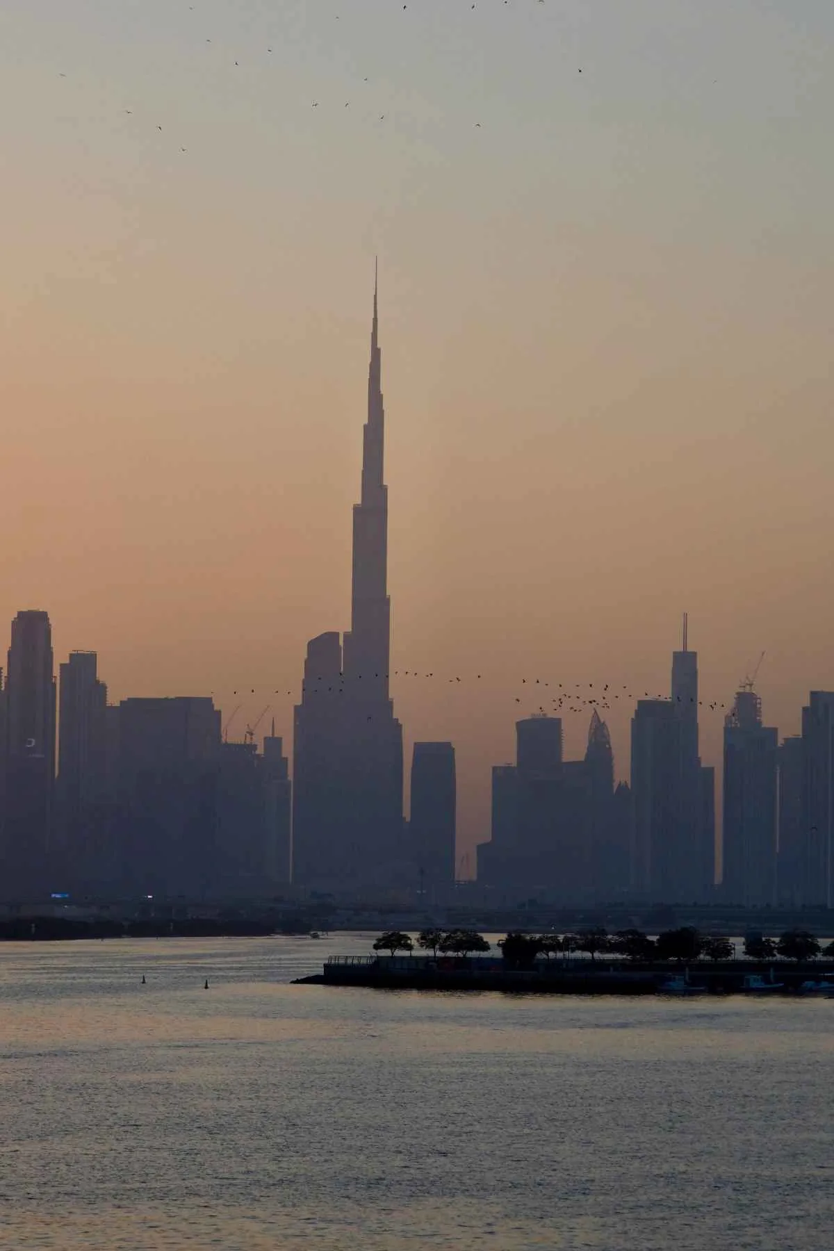 Best Bank in Dubai for Expats: 2026 Honest Guide for Americans 1 Burj Khalifa rising over Dubai financial district where American expats open international bank accounts