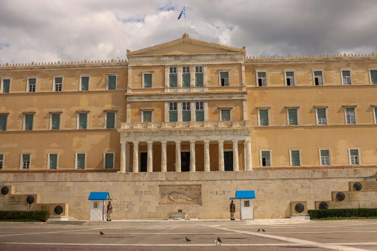 Greek Parliament building in Athens, government and visa information for American expats