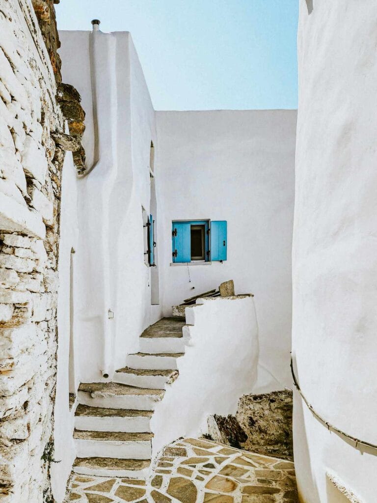 Moving to Greece from the US, Santorini hillside village for American expats 2026