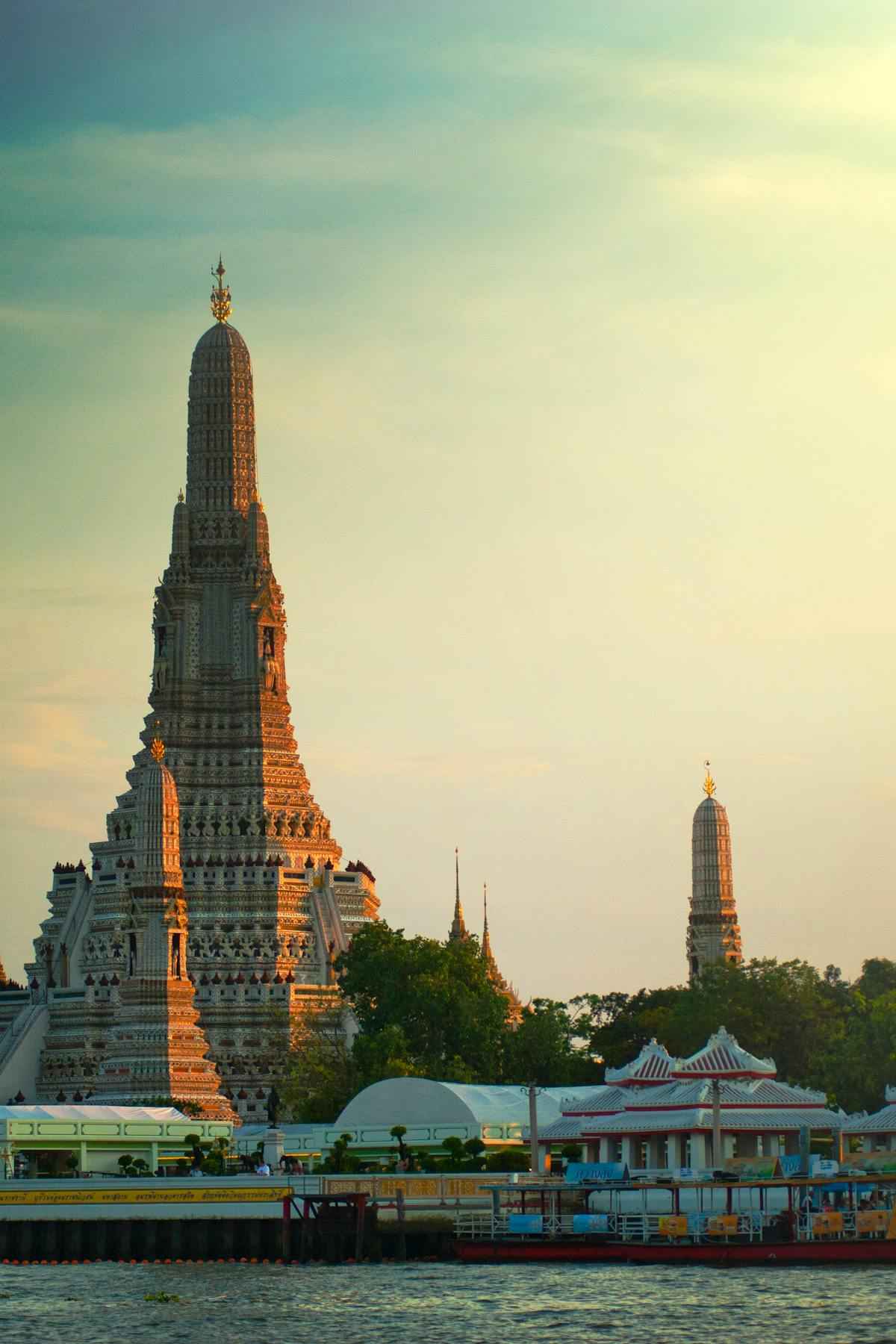 Moving to Thailand from USA: Complete Guide for Americans (2026) 1 Moving to Thailand from USA - Chiang Mai temple portrait view