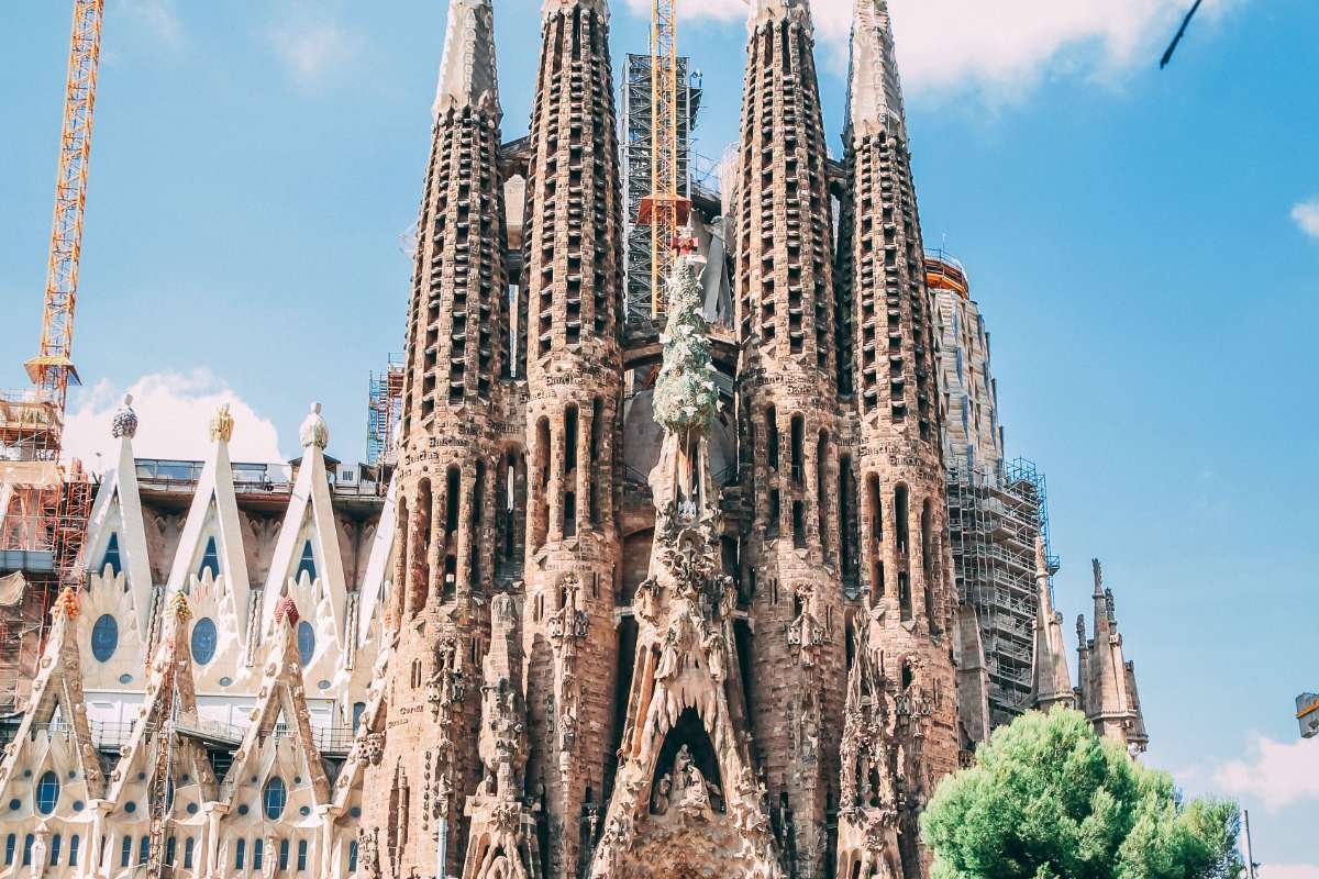 Moving to Spain from the US: 2026 Complete Guide for Americans 2 Sagrada Familia basilica in Barcelona rising above trees and a pond