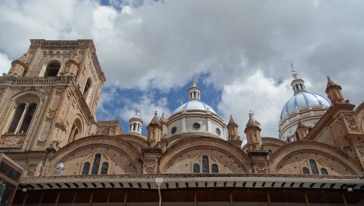 Cheapest Countries to Retire Abroad for Americans (2026) 2 Bell tower and domes of the New Cathedral in Cuenca, Ecuador, seen from the street below