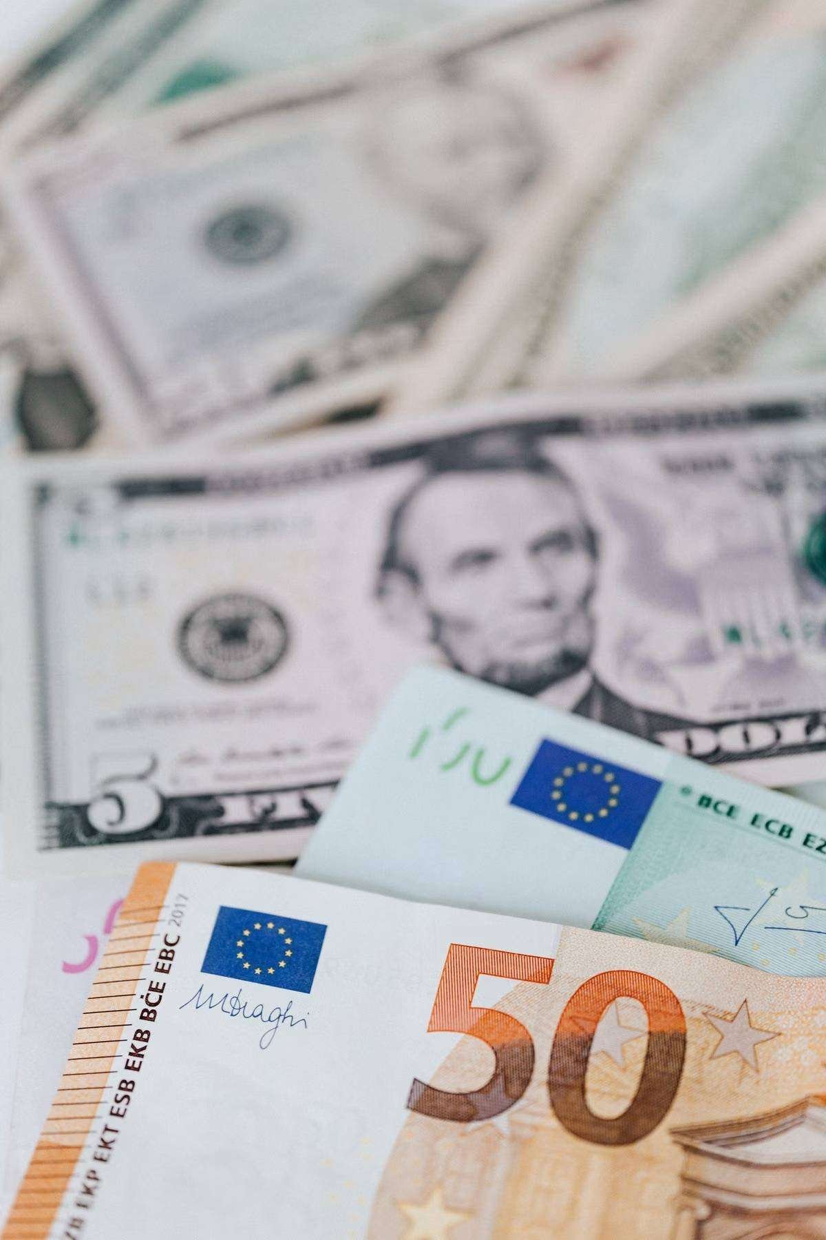Best Banks for Living Abroad: Top Picks for Expats 6 Best Banks for Living Abroad: Top Picks for Expats